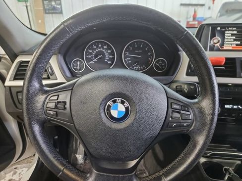 Used 2017 BMW 320i xDrive Sedan AWD/4WD image 13