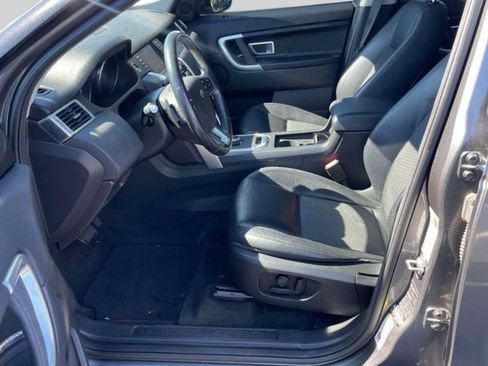 Used 2017 Land Rover Discovery Sport SE image 2