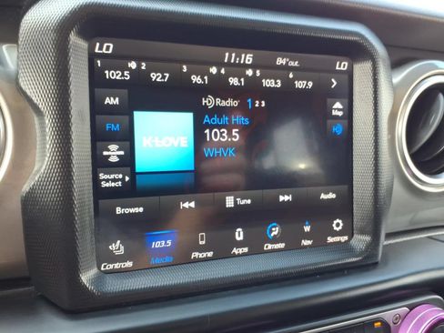 Used 2020 Jeep Wrangler Unlimited Sahara w/ Dual Top Group AWD/4WD image 16