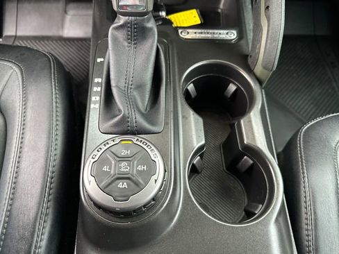 Used 2023 Ford Bronco Everglades image 33