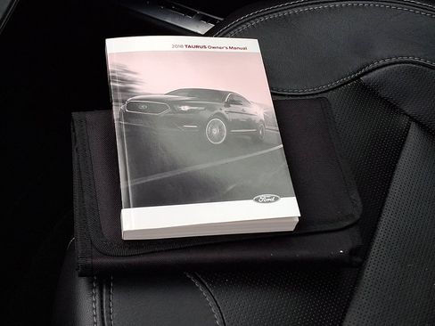 Used 2018 Ford Taurus Limited image 26