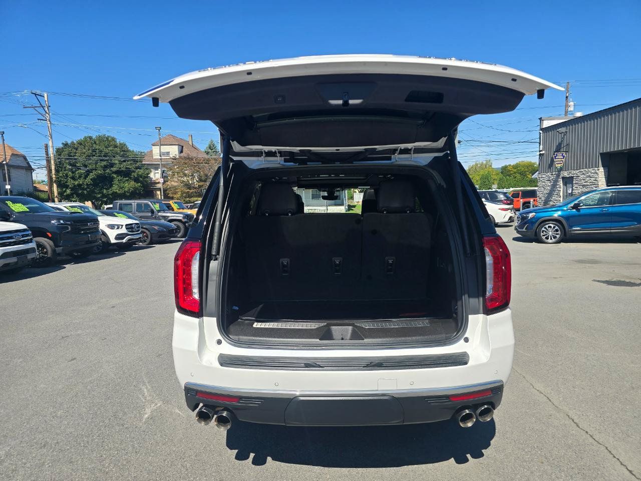 Used 2021 GMC Yukon Denali w/ Denali Premium Package AWD/4WD image 22
