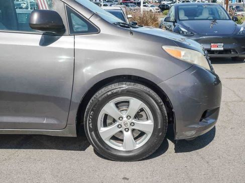 Used 2012 Toyota Sienna LE w/ Towing Pkg FWD image 9