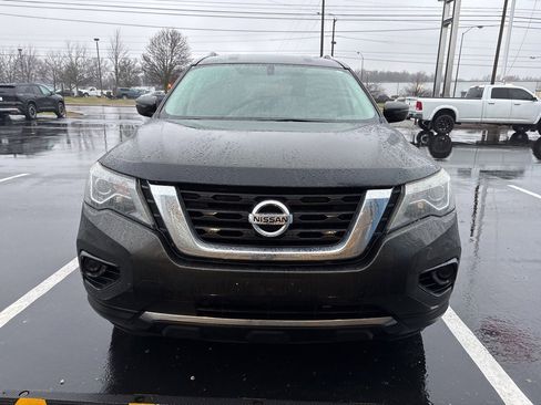 Used 2017 Nissan Pathfinder S image 3