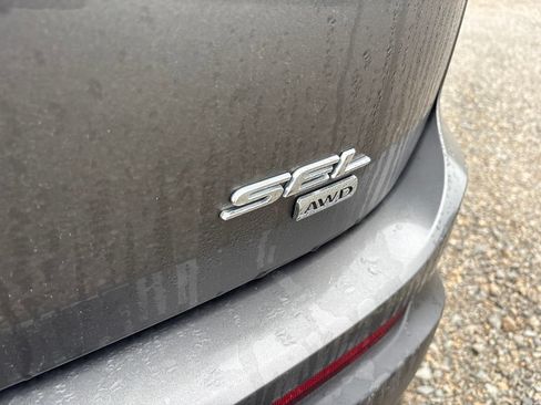 Used 2016 Ford Edge SEL w/ Equipment Group 201A AWD/4WD image 4