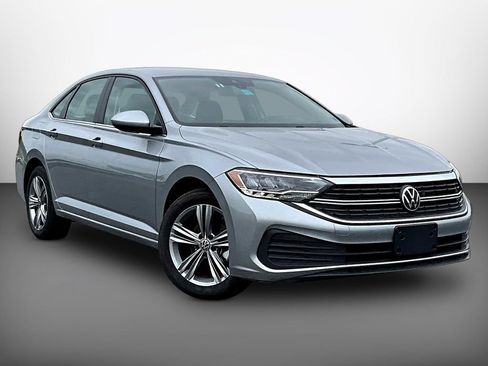 Used 2024 Volkswagen Jetta SE FWD image 1