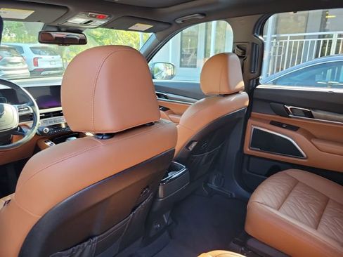 Used 2025 Kia Telluride AWD image 14