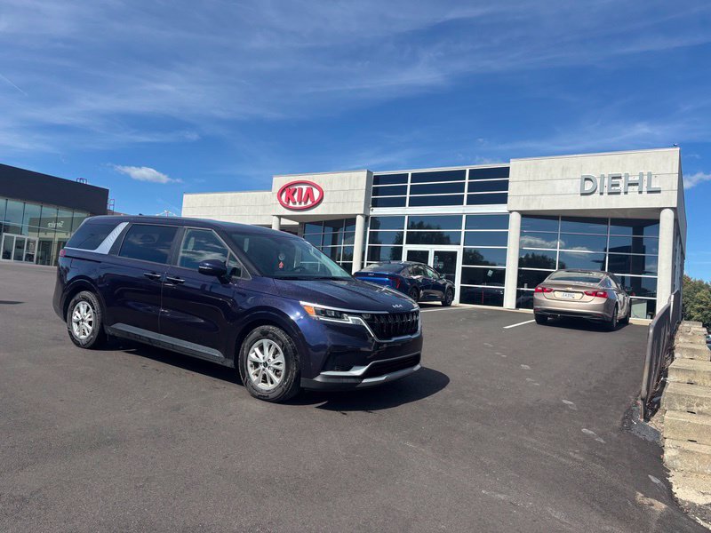 Used 2023 Kia Carnival LX FWD image 4
