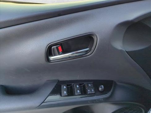 Used 2017 Toyota Prius Three Touring w/ Carpet Mat Package FWD image 11