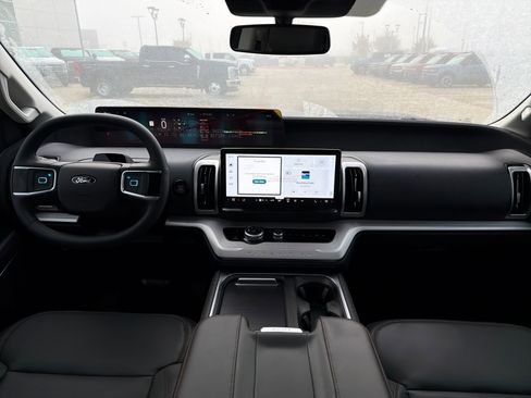 New 2025 Ford Expedition Active image 12