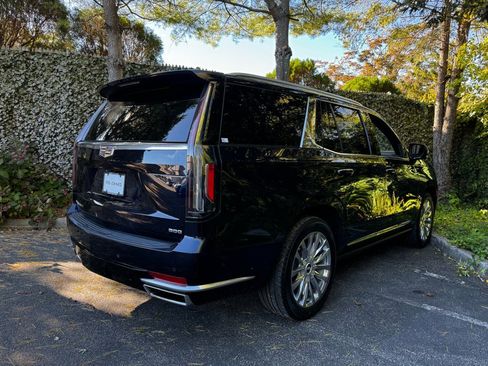 Used 2023 Cadillac Escalade Premium Luxury w/ Performance Package image 7