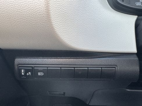 Used 2025 Toyota Corolla LE image 31