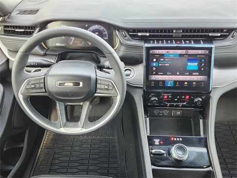 Used 2024 Jeep Grand Cherokee L Limited w/ Luxury Tech Group II image 28