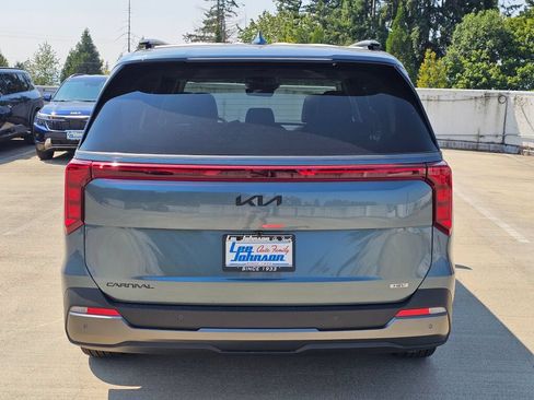 New 2027 Kia Carnival SX w/ Dark Edition Package FWD image 6