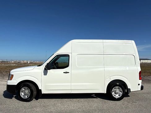 Used 2020 Nissan NV 2500 SV image 2