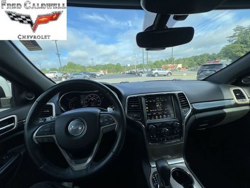 Used 2017 Jeep Grand Cherokee Laredo AWD/4WD image 10