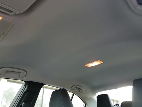 Used 2022 Toyota Corolla LE image 20