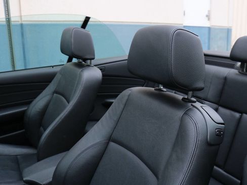 Used 2013 BMW 135i Convertible image 37