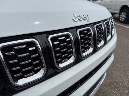 Used 2025 Jeep Compass Limited AWD/4WD image 12