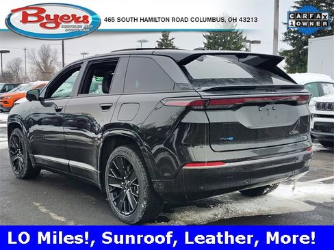 Used 2024 Jeep Wagoneer Launch Edition image 9