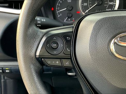 Used 2020 Toyota Corolla LE FWD image 22