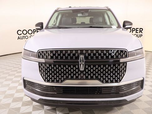 New 2027 Lincoln Navigator Premiere AWD/4WD image 10