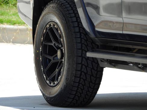 Used 2020 Toyota 4Runner SR5 AWD/4WD image 18