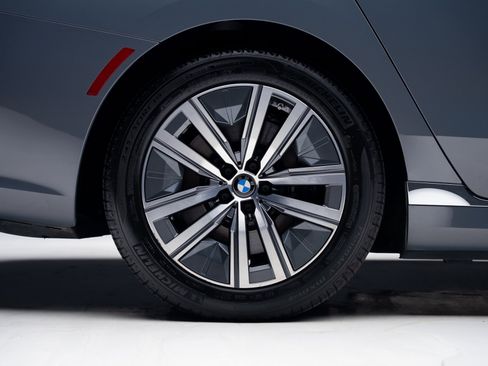 Used 2023 BMW i7 xDrive60 image 37