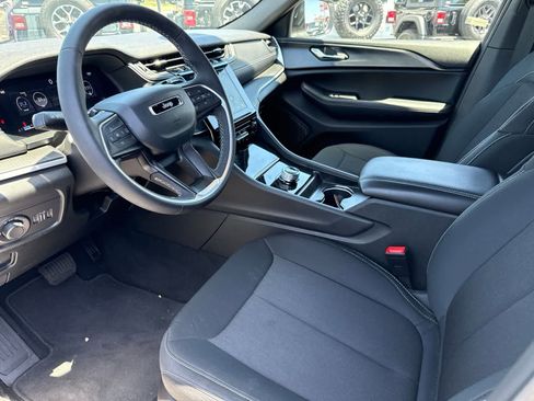 Used 2025 Jeep Grand Cherokee L Laredo RWD image 22
