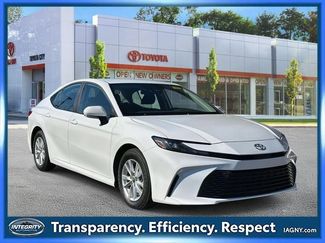 Used 2025 Toyota Camry LE video 1