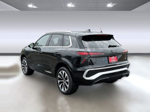 New 2026 Audi Q3 quattro 2.0T AWD/4WD image 3