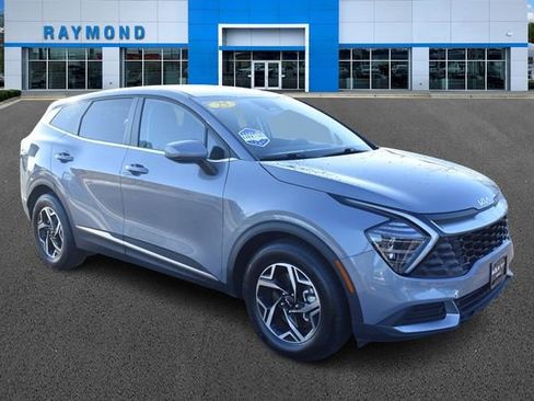 Used 2025 Kia Sportage LX image 1