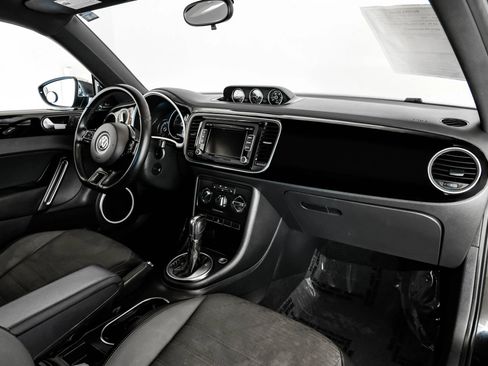 Used 2013 Volkswagen Beetle 2.0T image 9