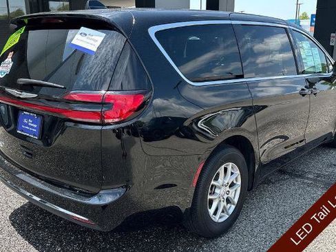 Used 2025 Chrysler Pacifica Select FWD image 23