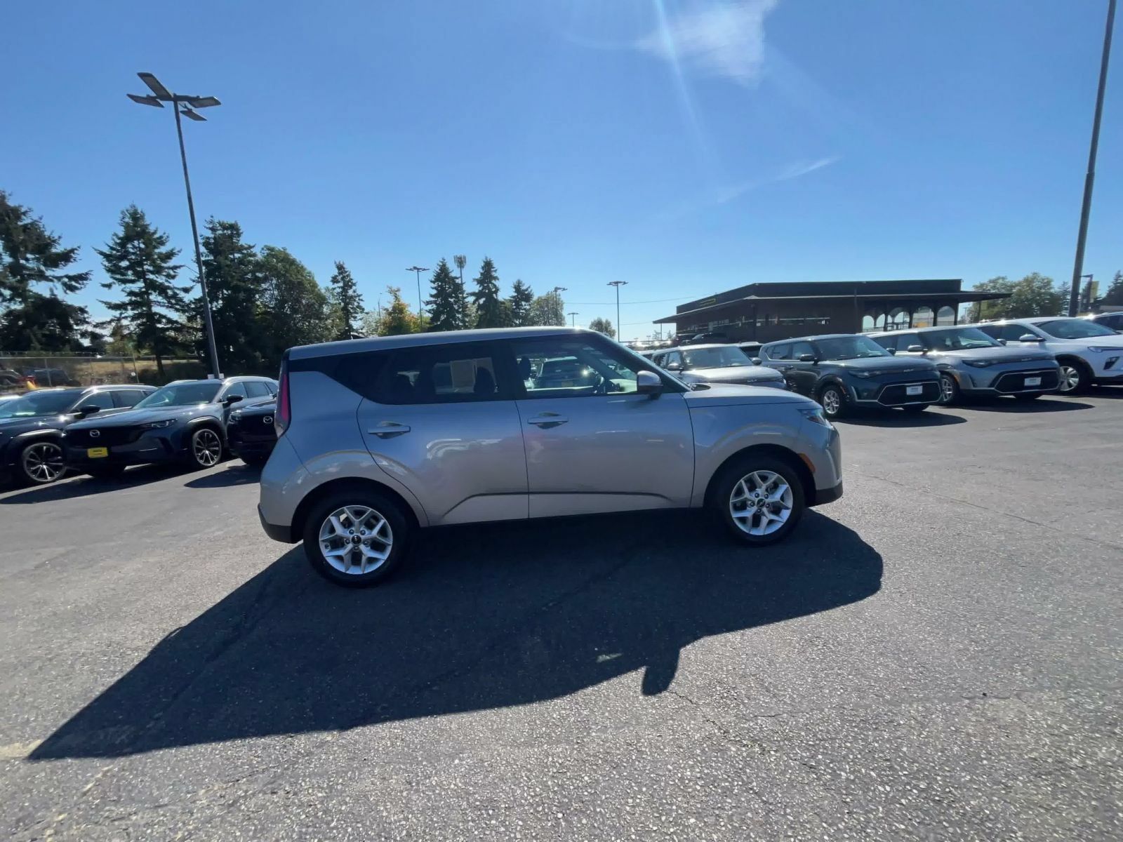 Used 2025 Kia Soul LX w/ LX Technology Package FWD image 15