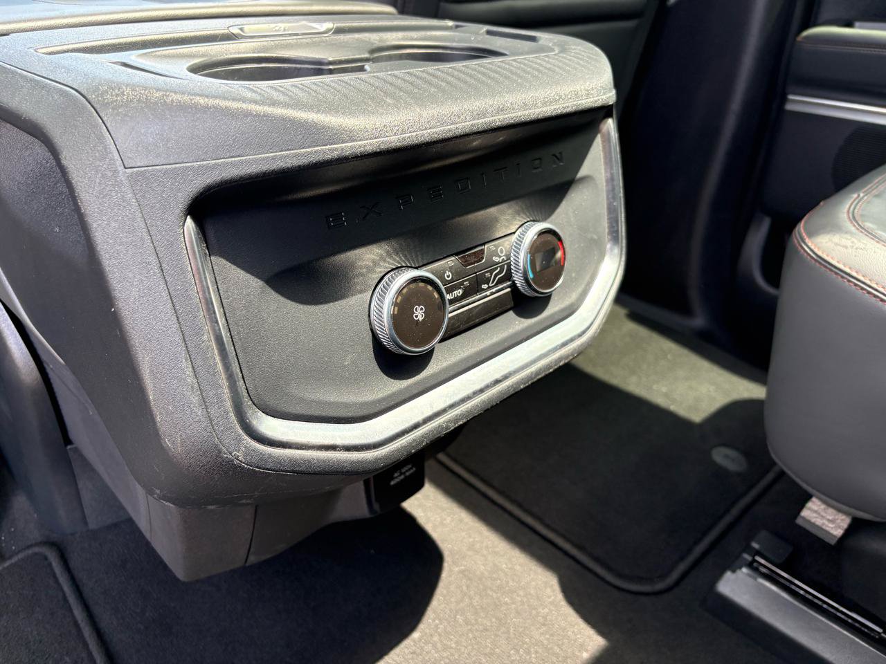 Used 2025 Ford Expedition Active AWD/4WD image 32