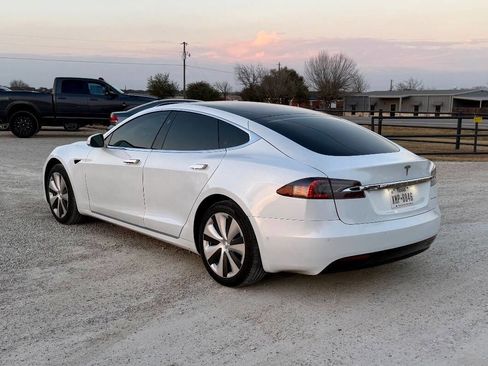 Used 2020 Tesla Model S Long Range Plus image 4
