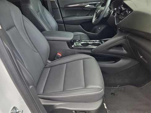Used 2023 Buick Envision Essence image 12
