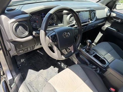 Used 2020 Toyota Tacoma TRD Off-Road w/ Technology Package AWD/4WD image 13