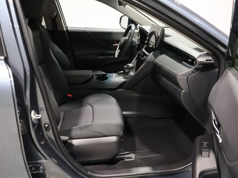Used 2024 Toyota Venza LE AWD/4WD image 21