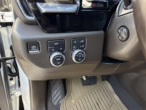 Used 2022 GMC Sierra 1500 SLT w/ SLT Convenience Package image 33