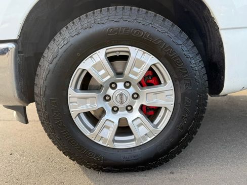 Used 2018 Nissan Titan SV image 10