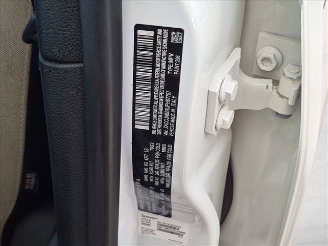 Used 2018 Jeep Renegade Latitude FWD image 23