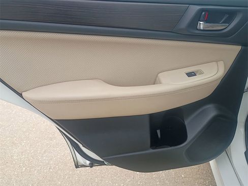 Used 2017 Subaru Legacy 2.5i Limited image 8