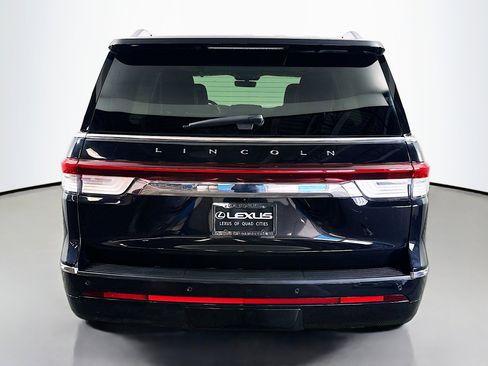 Used 2022 Lincoln Navigator Reserve image 6