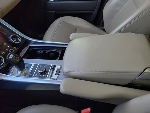 Used 2019 Land Rover Range Rover Sport HSE image 25