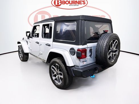 Used 2024 Jeep Wrangler Unlimited w/ Convenience Group AWD/4WD image 8