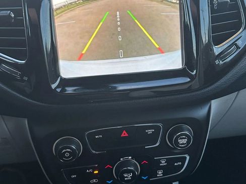 Used 2020 Jeep Compass Limited image 32