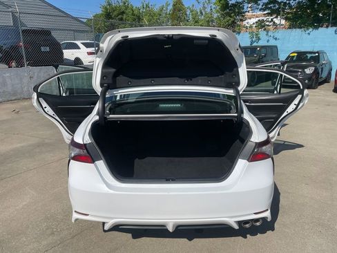 Used 2022 Toyota Camry SE FWD image 17