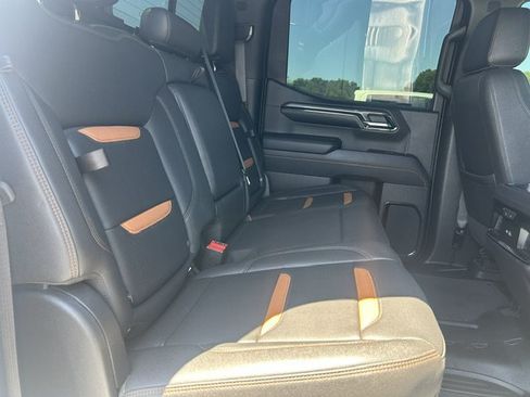 Used 2023 GMC Sierra 1500 AT4 w/ AT4 Premium Package AWD/4WD image 11